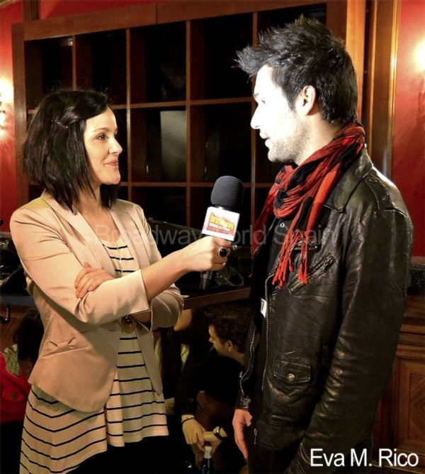 Fanny Alcazar entrevista a un aspirante Photo