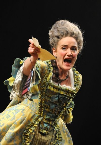 Sophie Thompson in SHE STOOPS TO CONQUER At National Theatre Photo