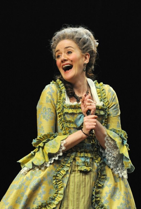 Sophie Thompson in SHE STOOPS TO CONQUER At National Theatre Photo