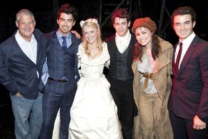 Cameron Mackintosh (Producer), Joe Jonas, Camilla Kerslake (Cosette), Nick Jonas (Mar Photo