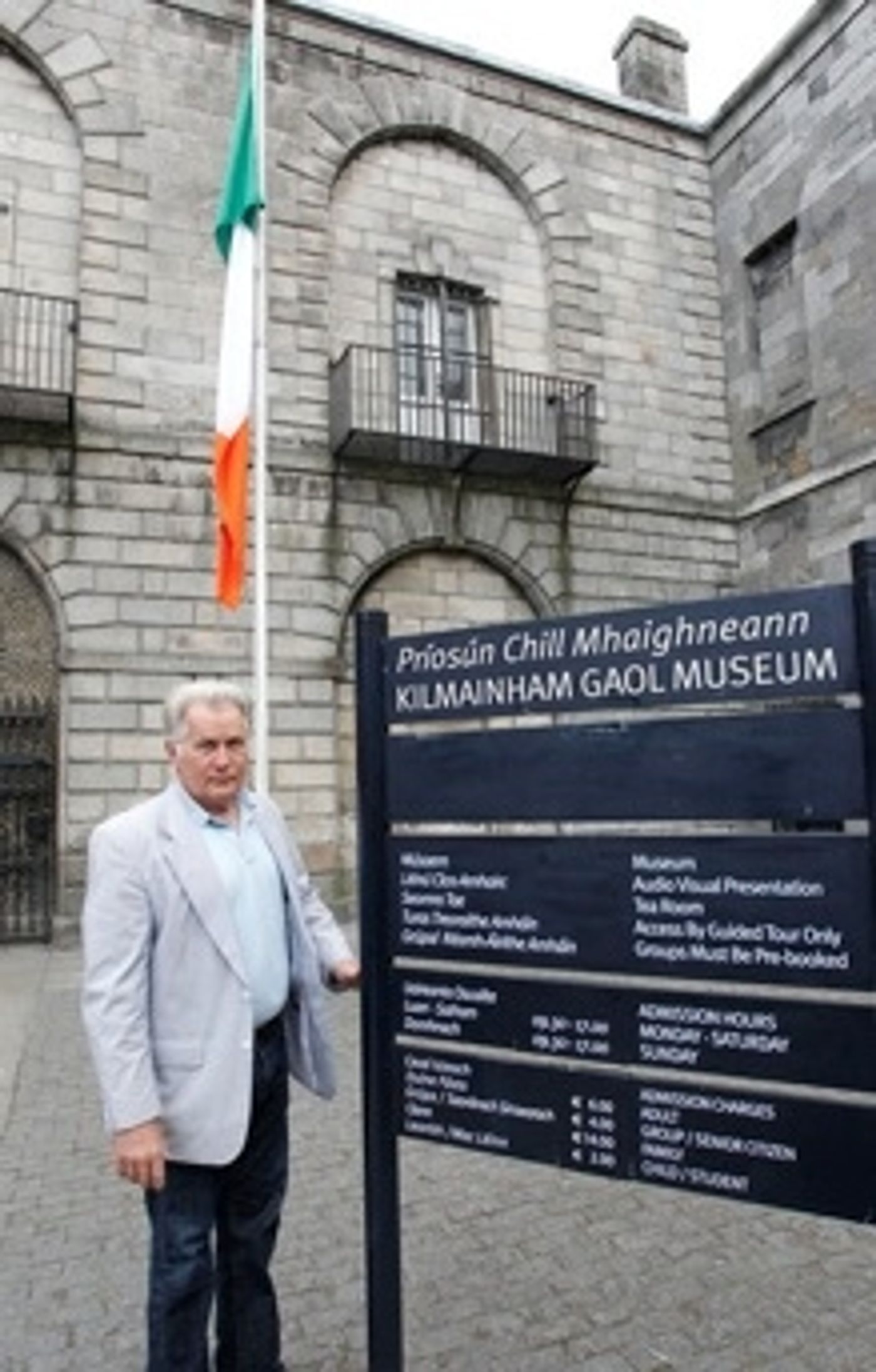 Photo Flash: Martin Sheen, Marisa Tomei to Be Featured on NBC's WHO DO YOU THINK YOU ARE  Image