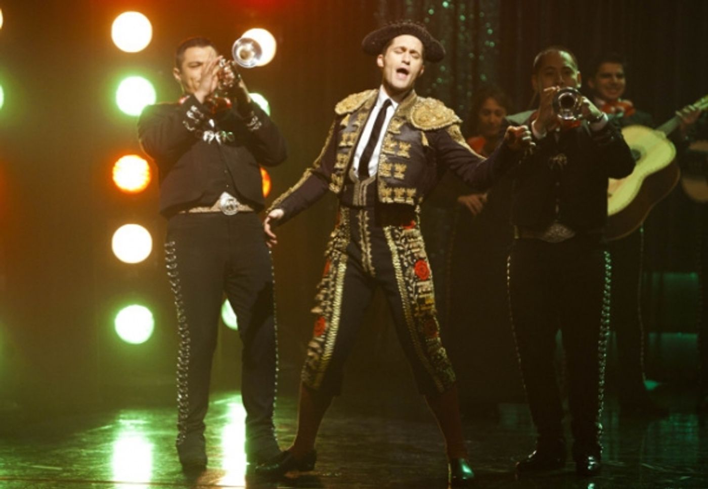 Photos and Audio: Tonight on GLEE- Ricky Martin, LMFAO, and More!  Image