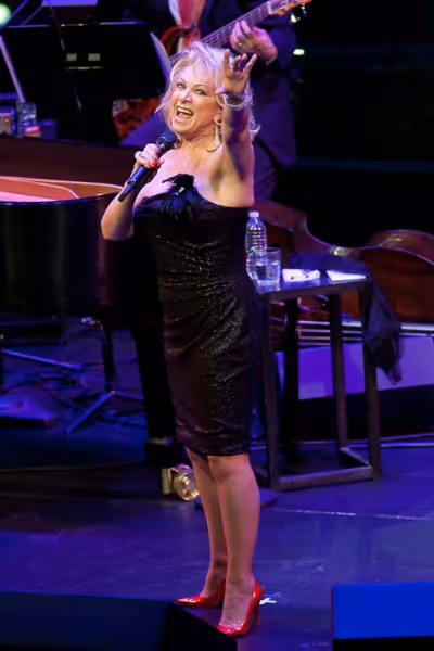 Elaine Paige Photo