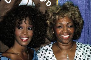 Whitney Houston with her mother Cissy Houston reveives the United Negro College Fund  Photo
