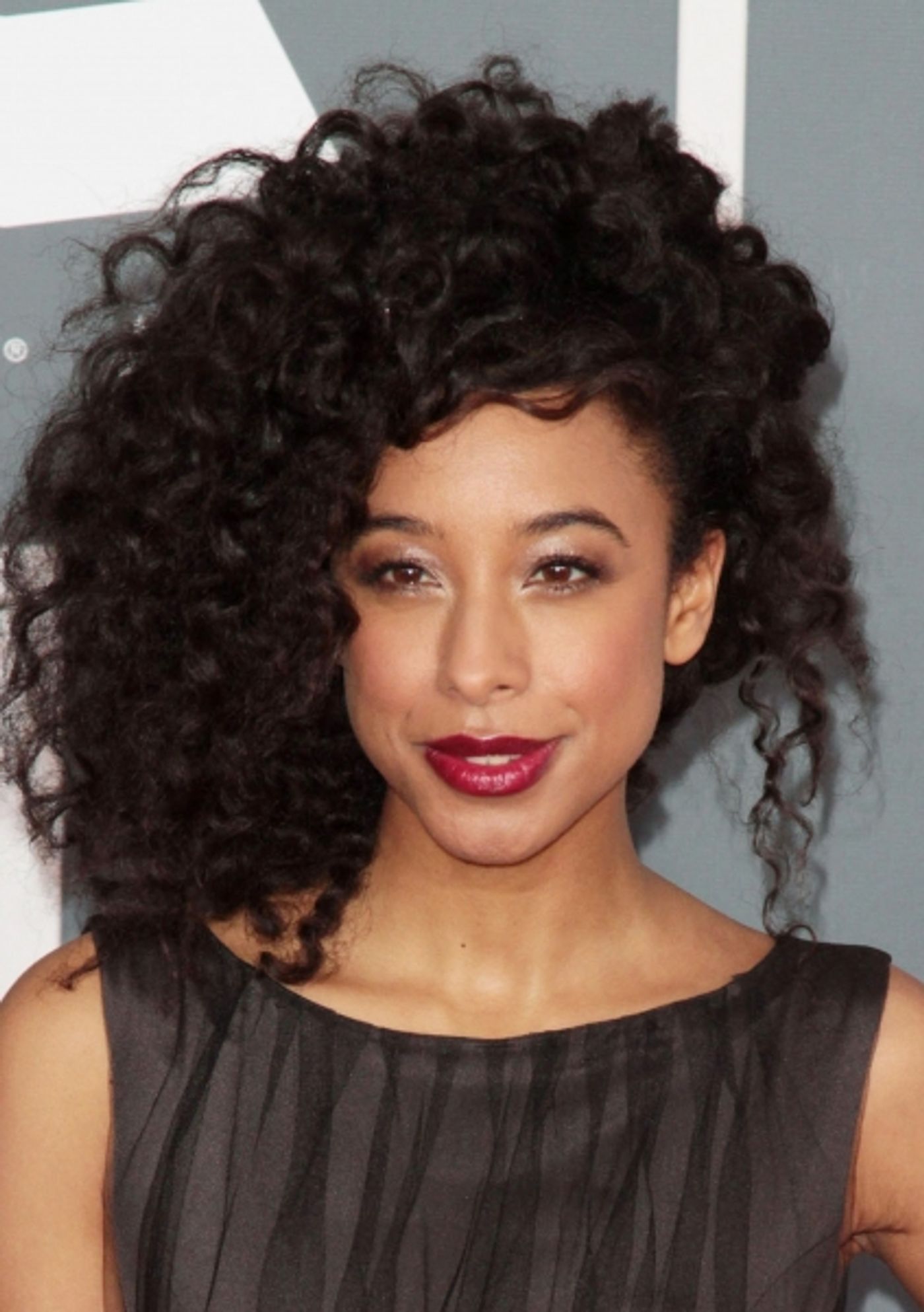 Photo Coverage: Red Carpet Fashions from the 2012 Grammys!  Image