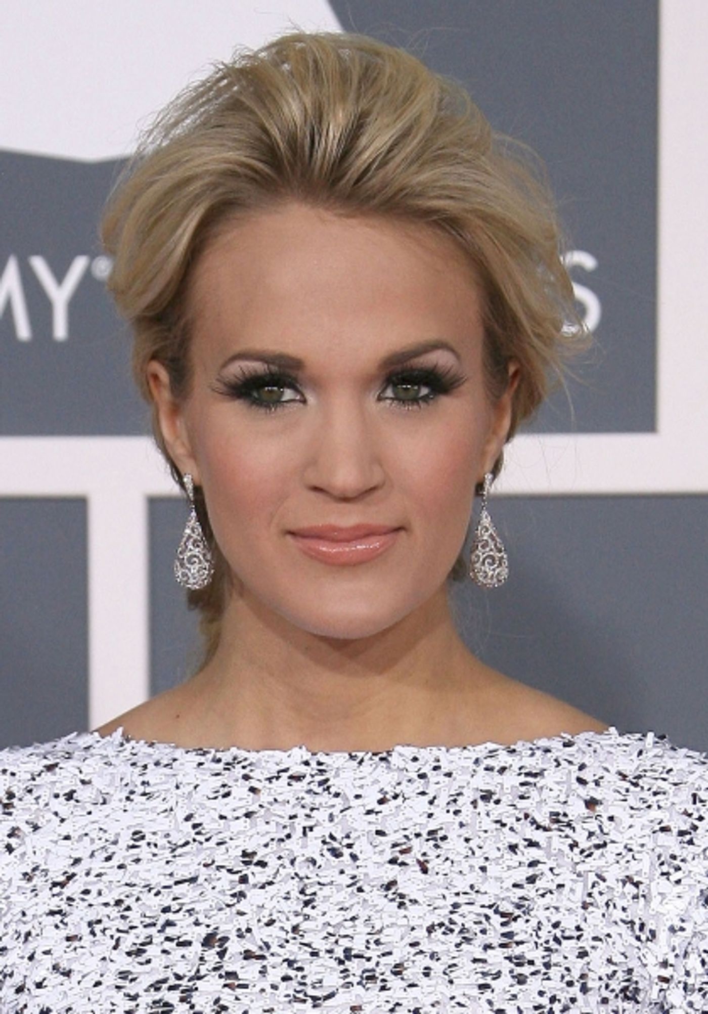 Photo Coverage: Red Carpet Fashions from the 2012 Grammys!  Image