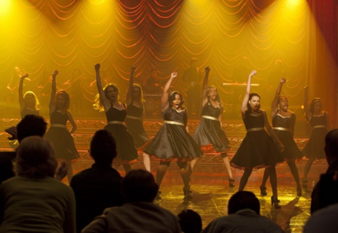 Photo Flash: Sneak Peek - GLEE's Winter Finale, 'On My Way!'  Image