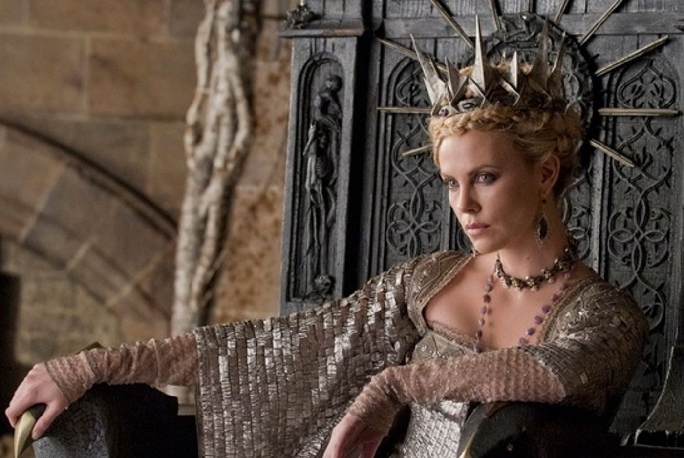 Photo Flash: First Look - SNOW WHITE AND THE HUNTSMAN, Opening Today, 6/1  Image