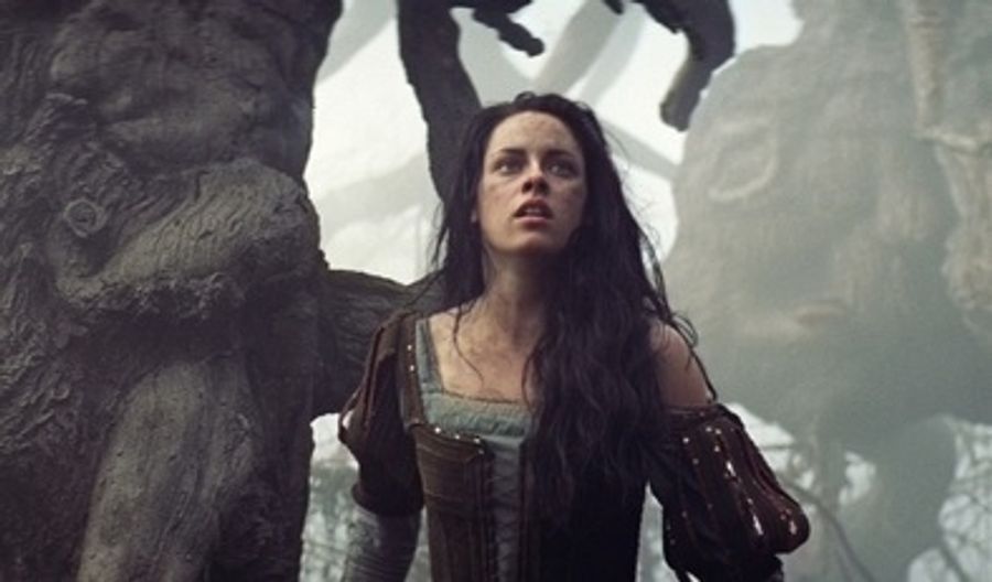 Photo Flash: First Look - SNOW WHITE AND THE HUNTSMAN, Opening Today, 6/1 Image