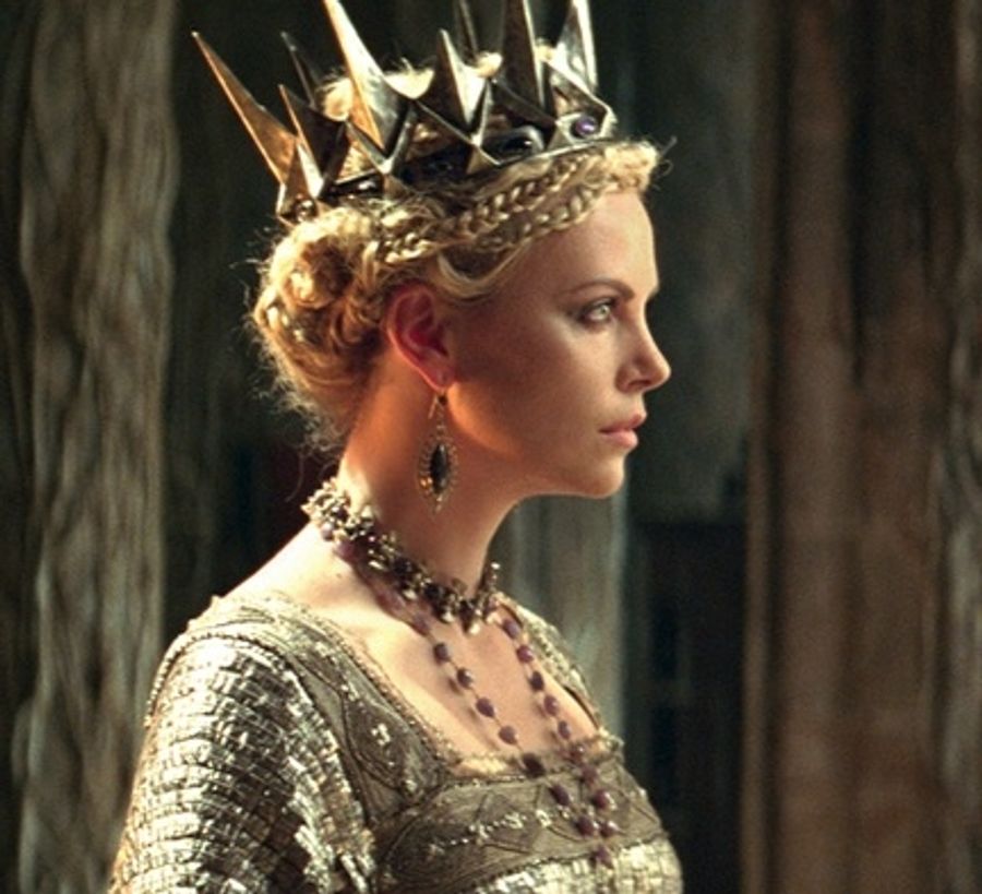 Photo Flash: First Look - SNOW WHITE AND THE HUNTSMAN, Opening Today, 6/1 Image