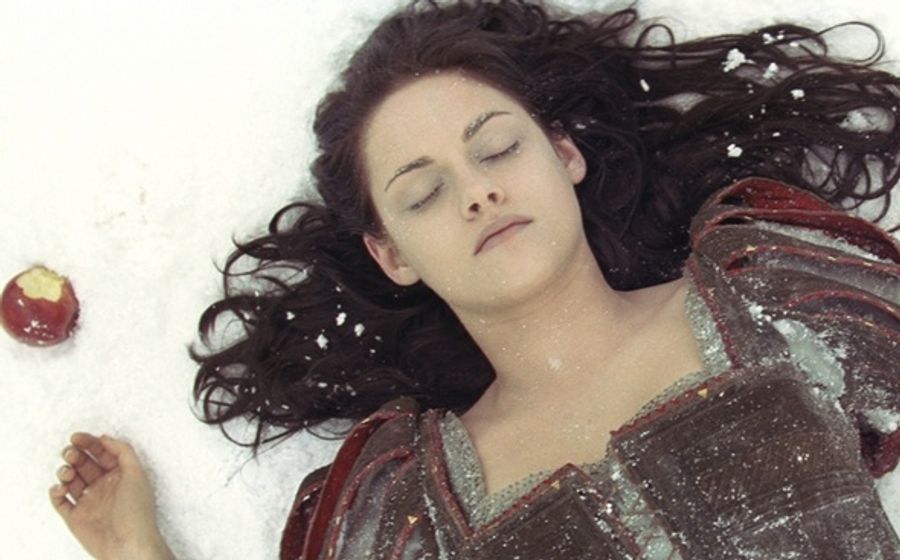 Photo Flash: First Look - SNOW WHITE AND THE HUNTSMAN, Opening Today, 6/1 Image