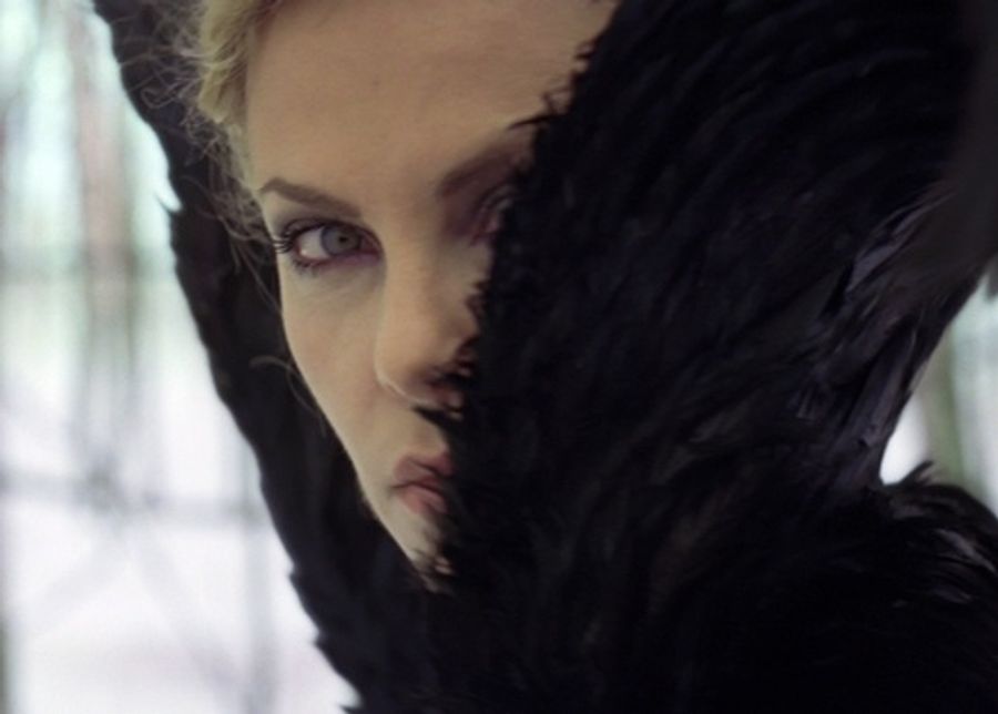 Photo Flash: First Look - SNOW WHITE AND THE HUNTSMAN, Opening Today, 6/1 Image