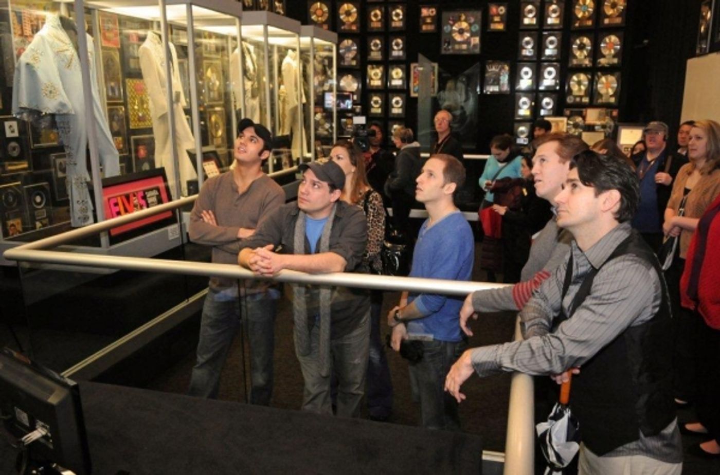Photo Flash: MILLION DOLLAR QUARTET Tour Cast Visits to Elvis' Graceland  Image