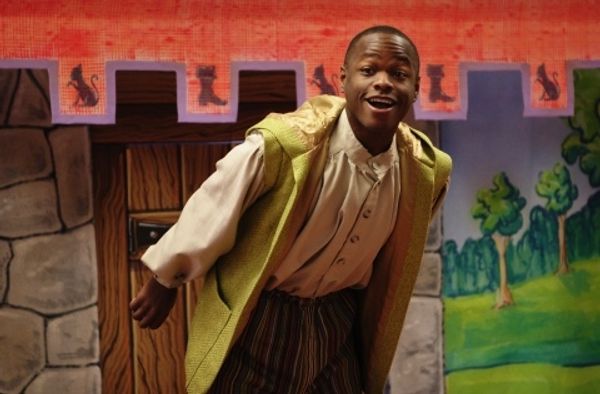 Jerome Lowe as John Photo