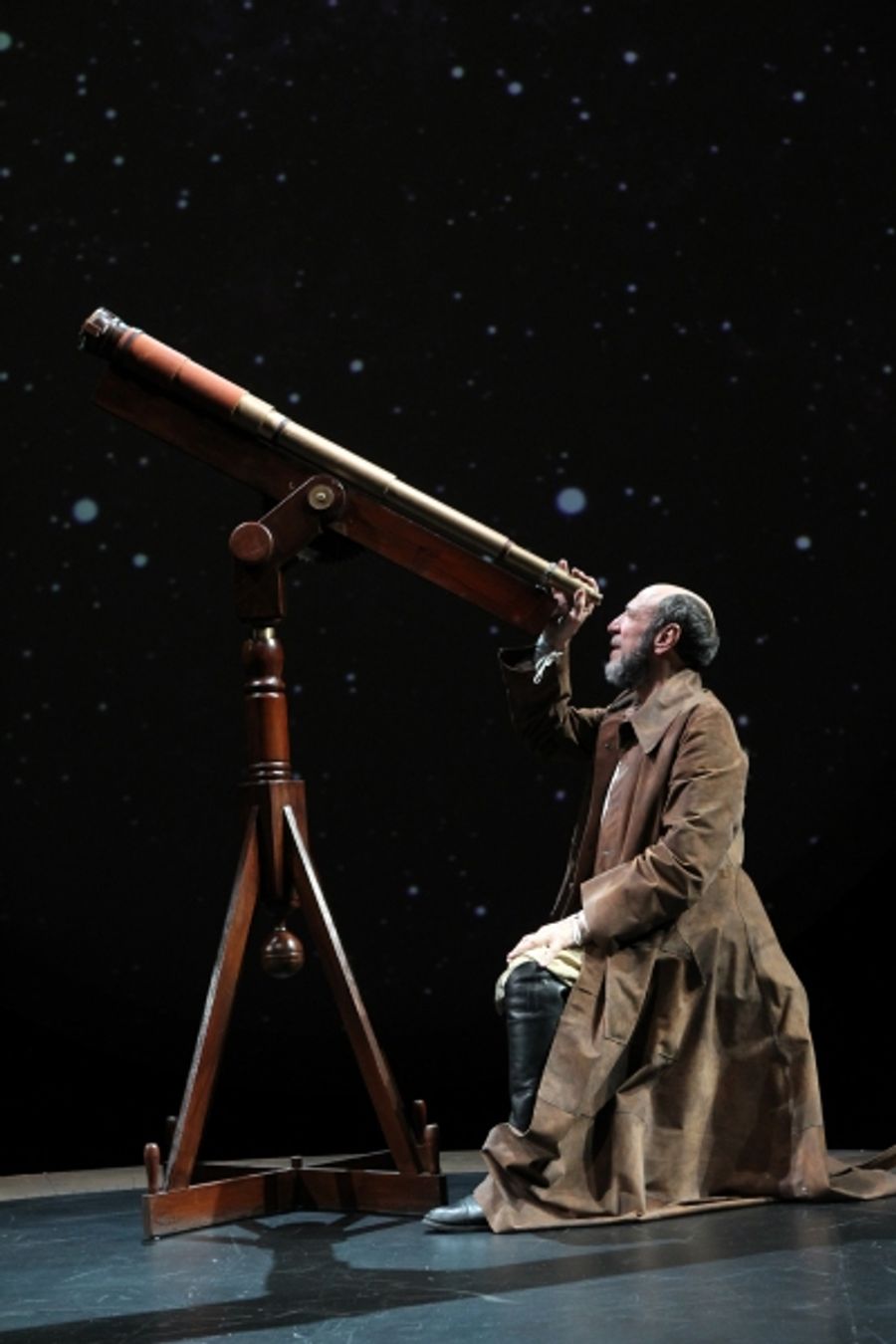 Photo Flash: First Look at F. Murray Abraham in CSC's GALILEO Image