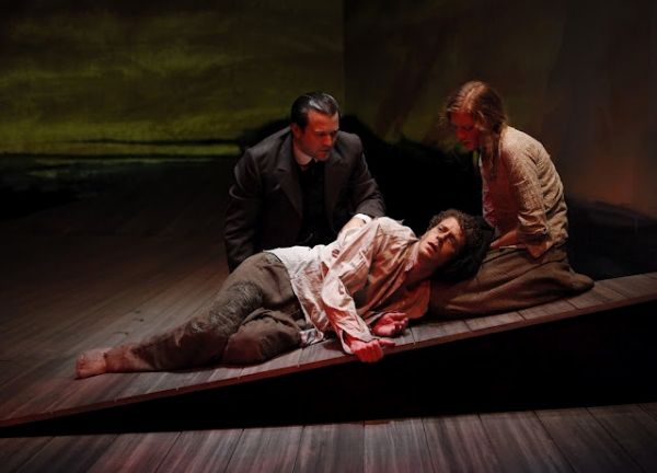  Rod Brogan (Andrew Mayo), Wrenn Schmidt (Ruth Atkins), Lucas Hall (Robert Mayo, pict Photo