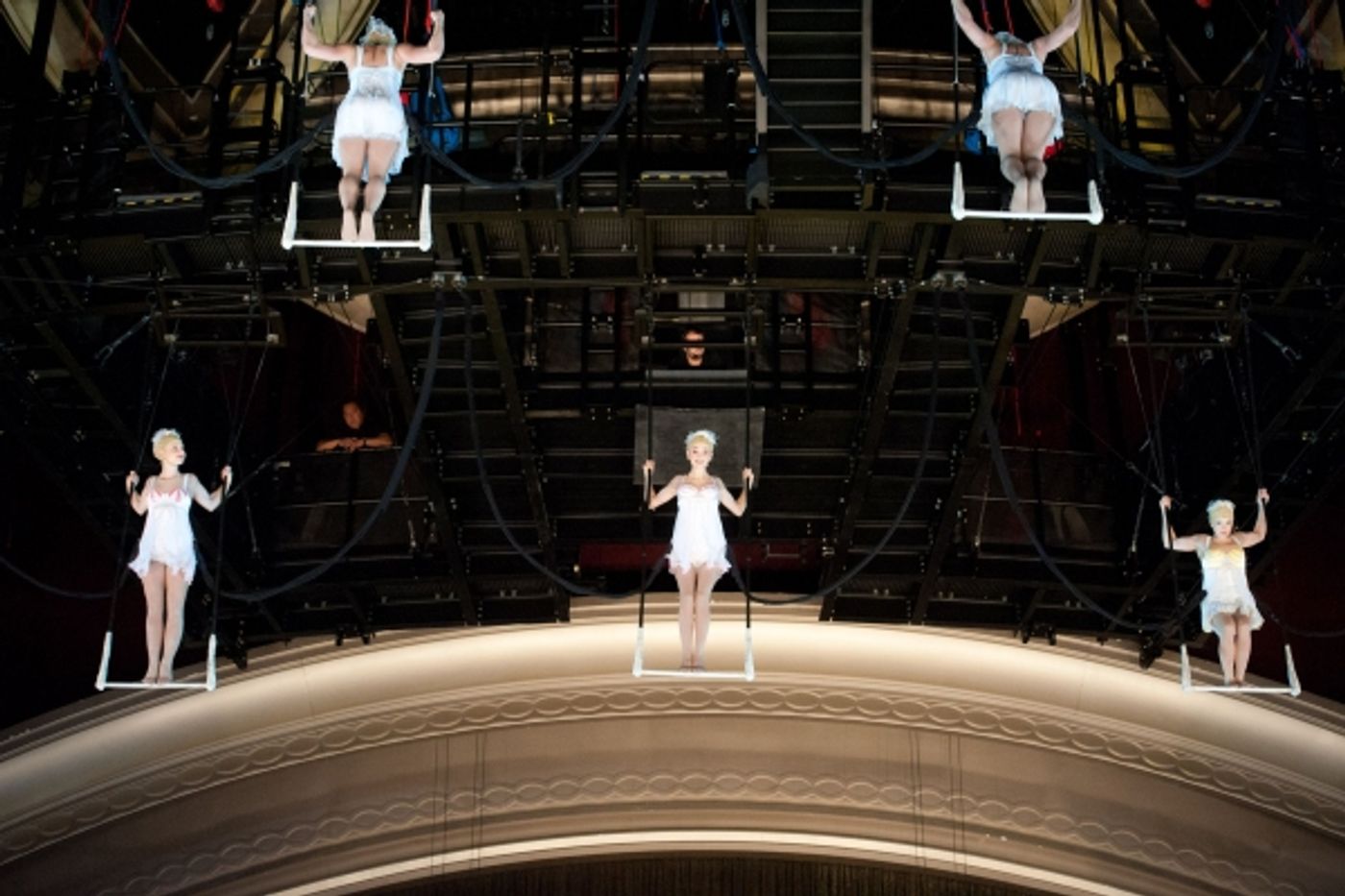 Photo Flash: CIRQUE DU SOLEIL at the Academy Awards 2012  Image