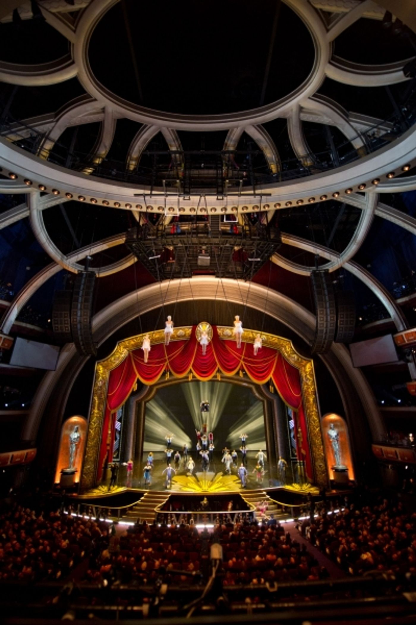 Photo Flash: CIRQUE DU SOLEIL at the Academy Awards 2012  Image