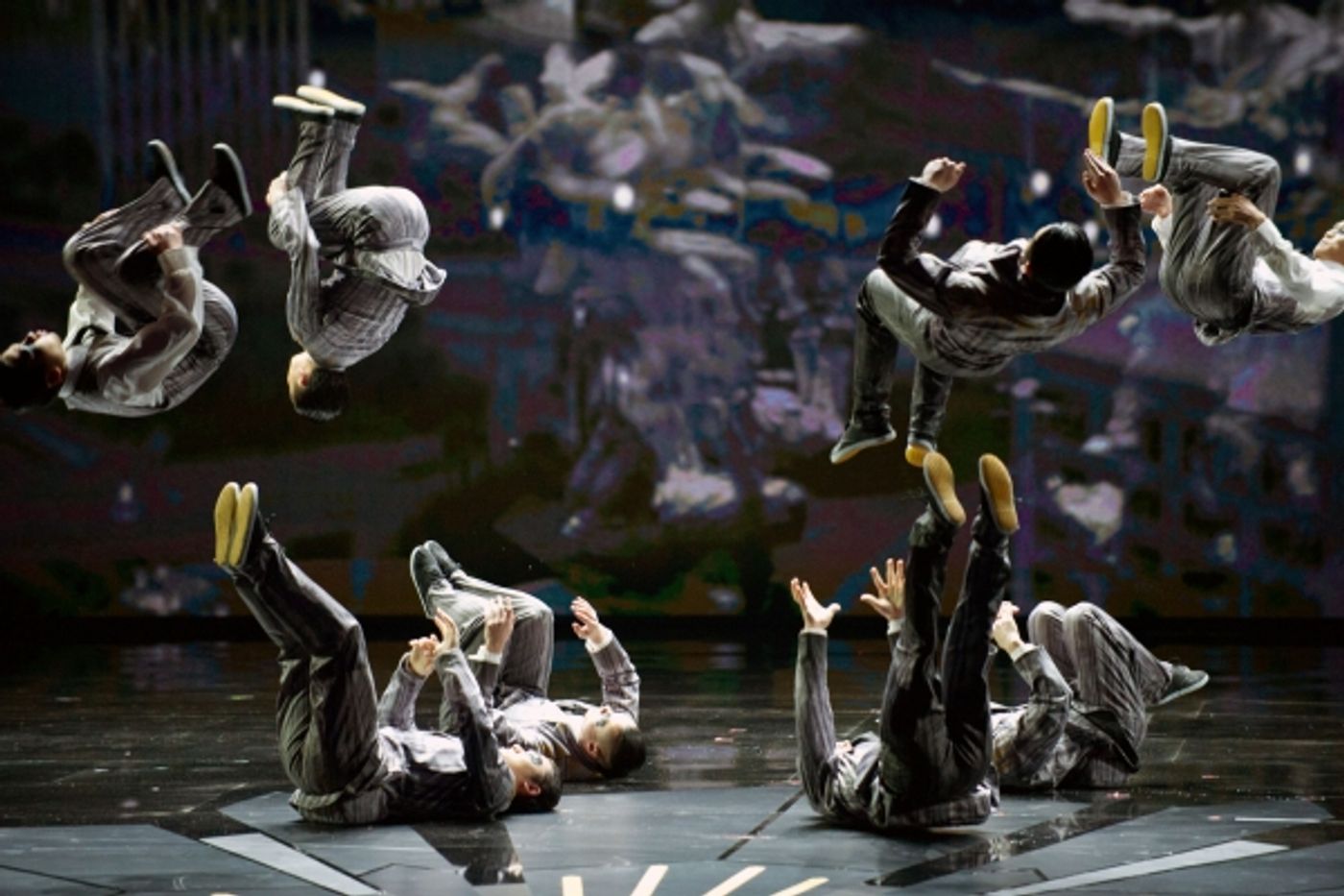 Photo Flash: CIRQUE DU SOLEIL at the Academy Awards 2012  Image