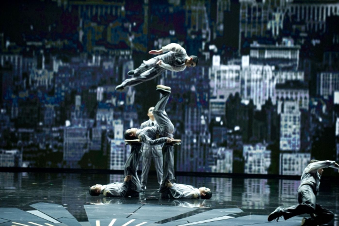 Photo Flash: CIRQUE DU SOLEIL at the Academy Awards 2012  Image