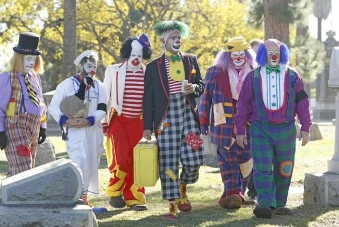 Photo Flash: First Look - Bobby Cannavale, Ellen Barkin Guest Star on ABC's MODERN FAMILY Tonight  Image