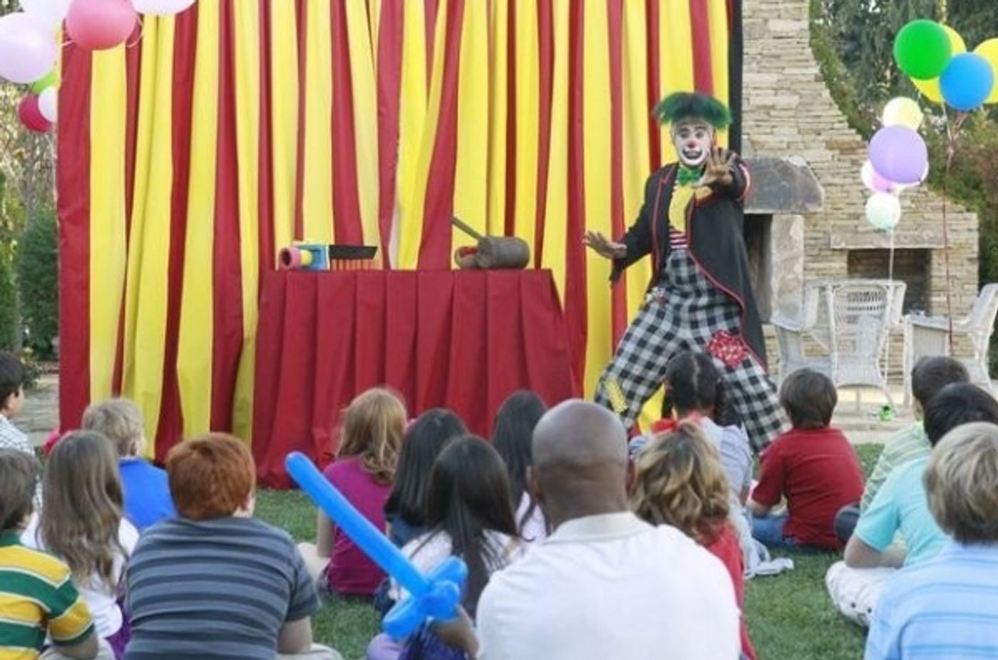 Photo Flash: First Look - Bobby Cannavale, Ellen Barkin Guest Star on ABC's MODERN FAMILY Tonight  Image