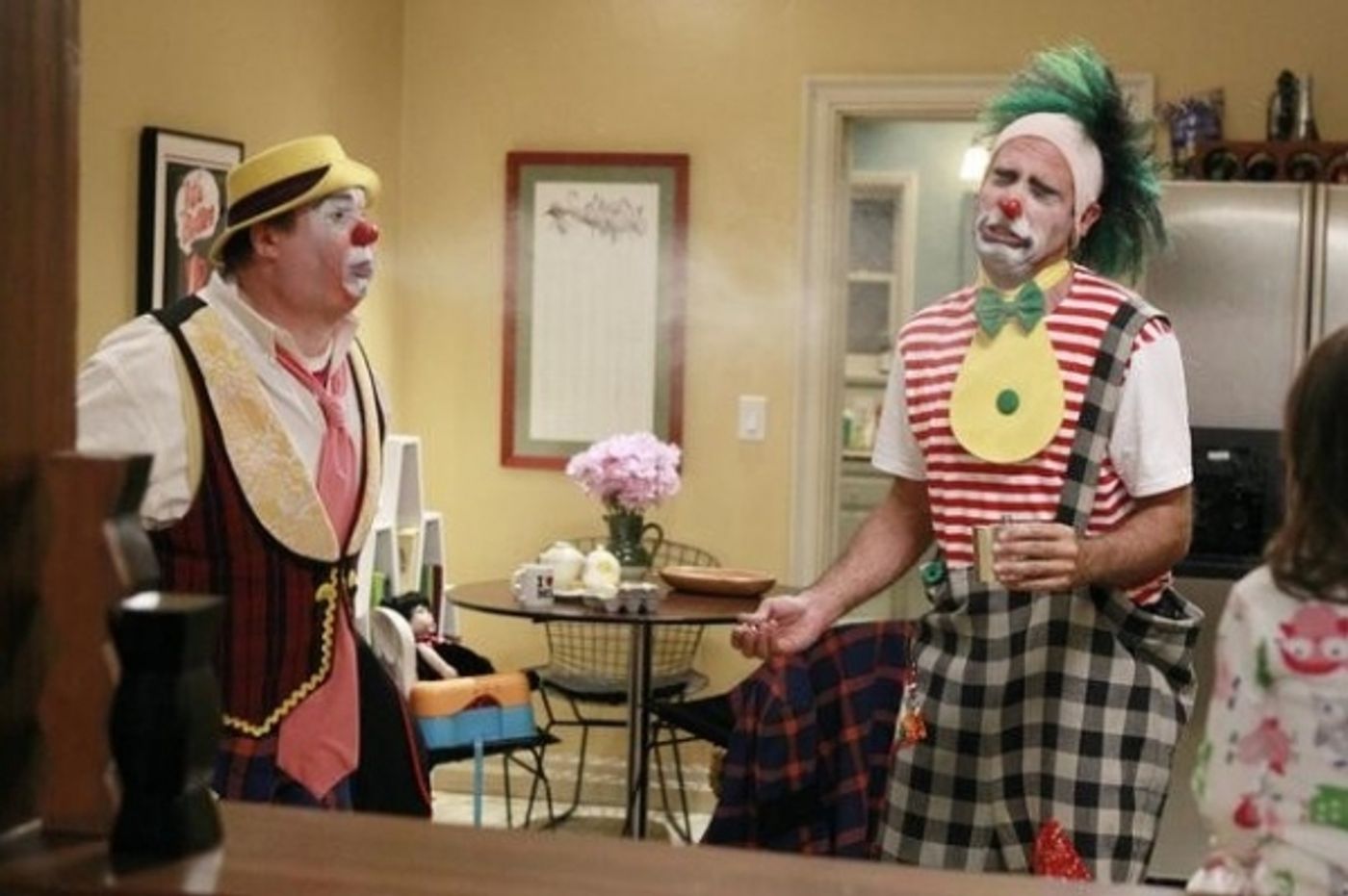 Photo Flash: First Look - Bobby Cannavale, Ellen Barkin Guest Star on ABC's MODERN FAMILY Tonight  Image