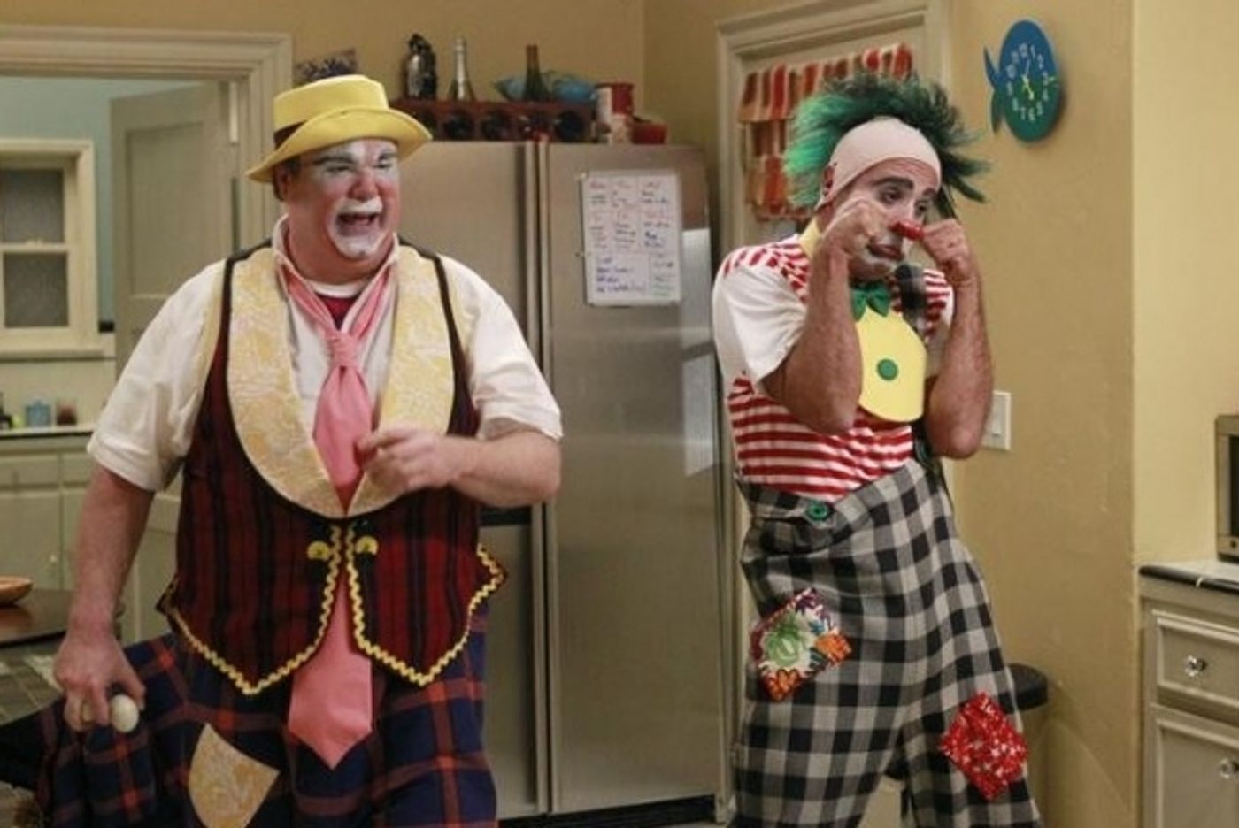 Photo Flash: First Look - Bobby Cannavale, Ellen Barkin Guest Star on ABC's MODERN FAMILY Tonight  Image