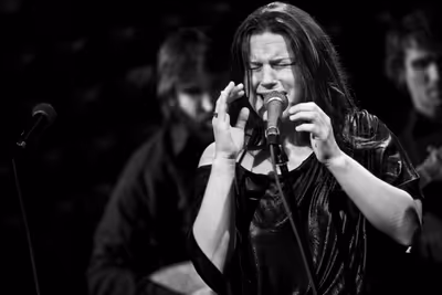 Carrie Manolakos Photo