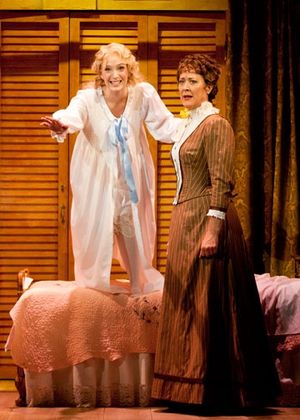 Ephie Aardema and Karen Ziemba
@ BroadwayWorld Ephie Aardema and Karen Ziemba
Photo