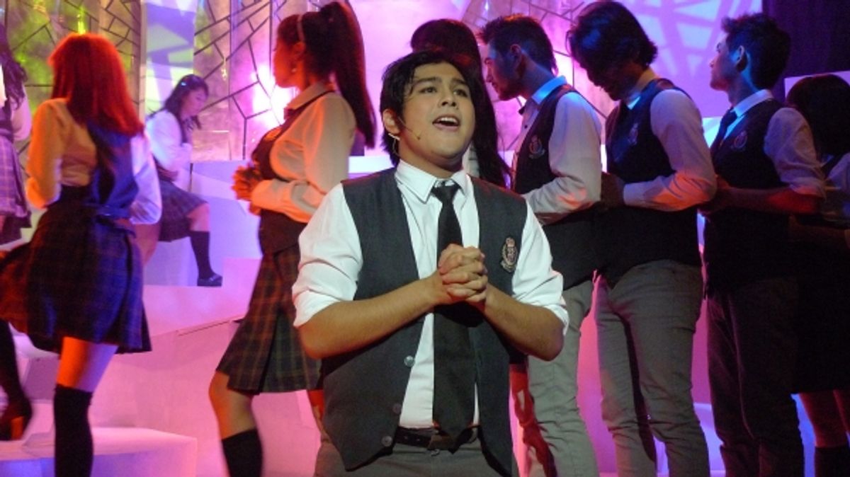 (Center) Bibo Reyes at 