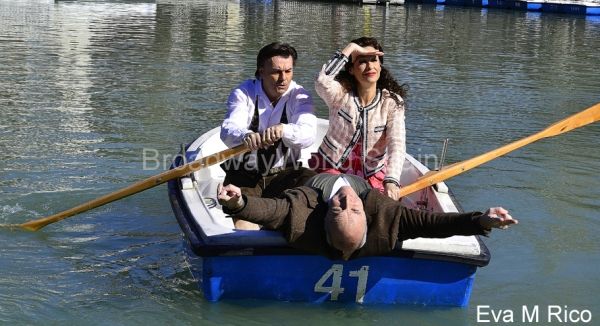 Antoni Comas, Maria Rey-Joly y Paco Mir buscando el puerto Photo
