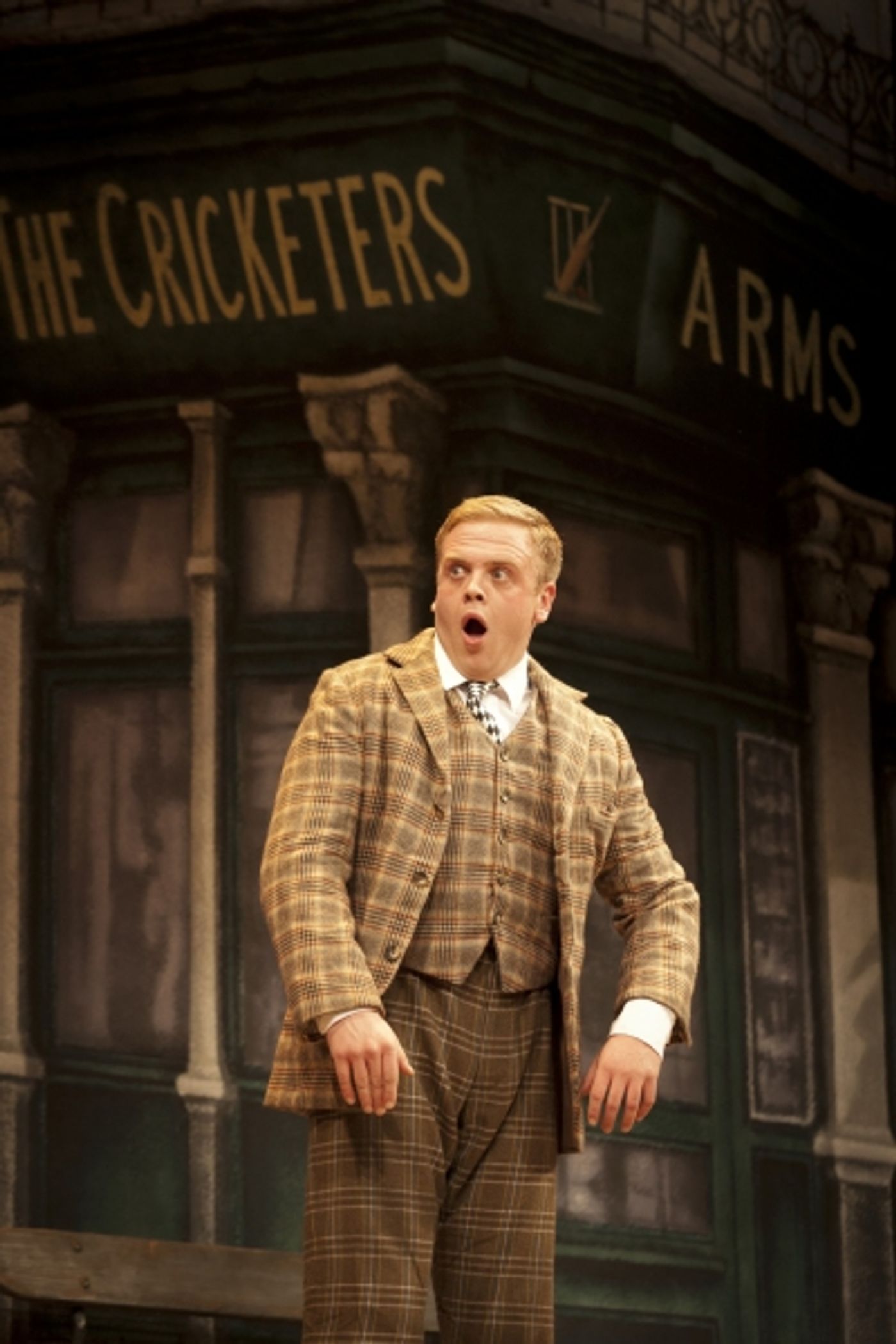 Photo Flash: First Look at  Owain Arthur, Jodie Prenger in ONE MAN, TWO GUVNORS  Image
