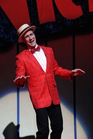 Howard McGillin  Photo