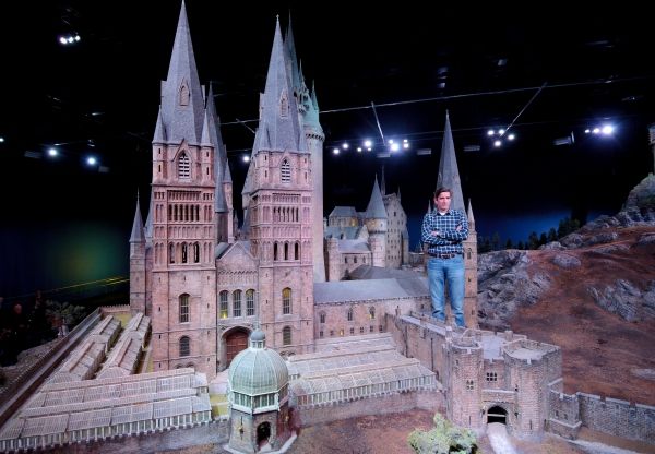 Jose Granel with Hogwarts Castle  Photo