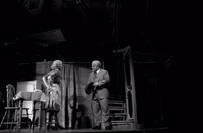 Linda Emond and Philip Seymour Hoffman Photo