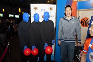 Jeremy Lin and Blue Man Group Photo
