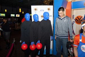 Jeremy Lin and Blue Man Group Photo