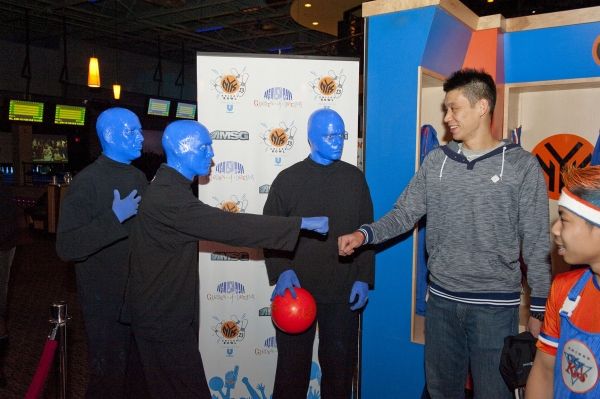 Jeremy Lin and Blue Man Group Photo