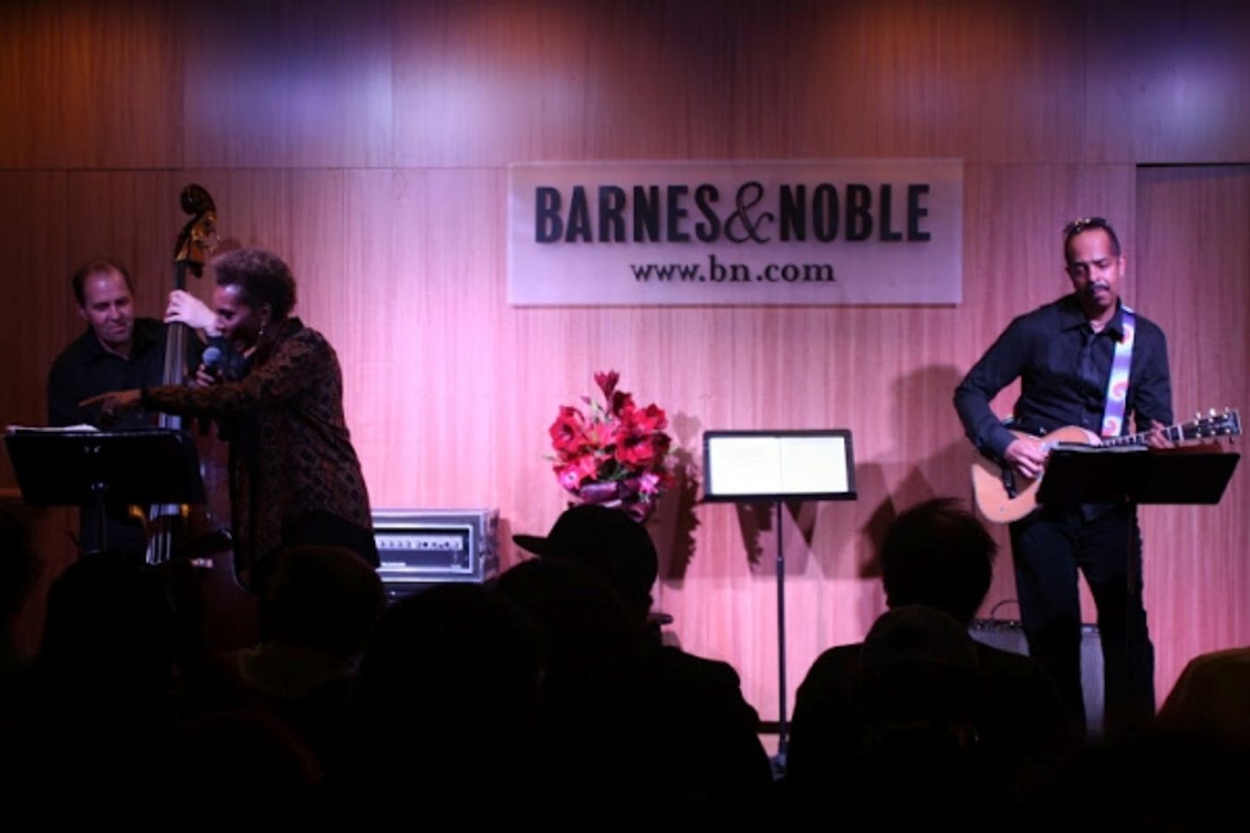 Photo Flash: Leslie Uggams Performs Live at Barnes & Noble  Image