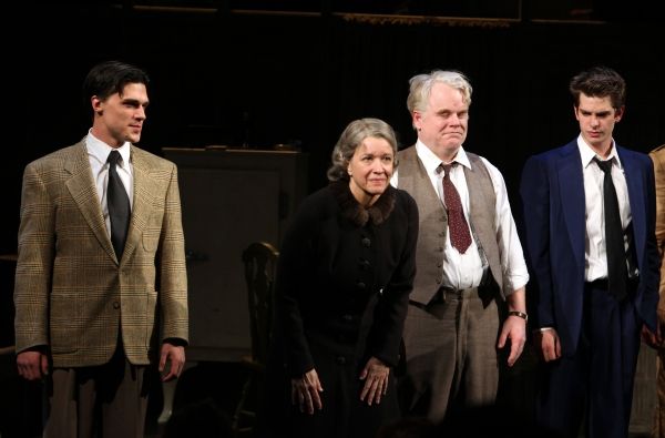 Finn Wittrock, Linda Emond, Phillip Seymour Hoffman, Andrew Garfield Photo