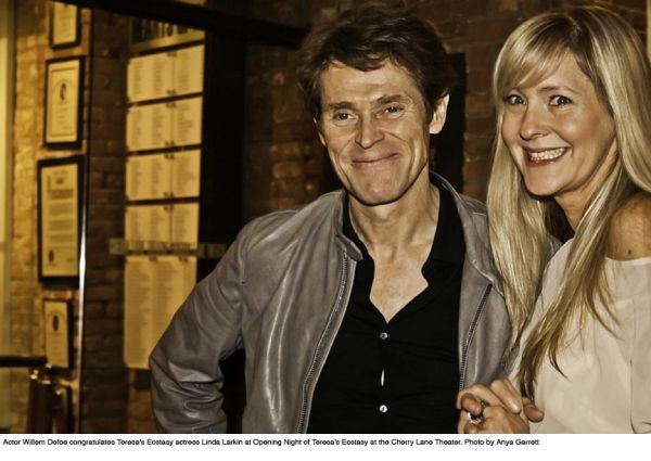 Willem Defoe and Linda Larkin  Photo