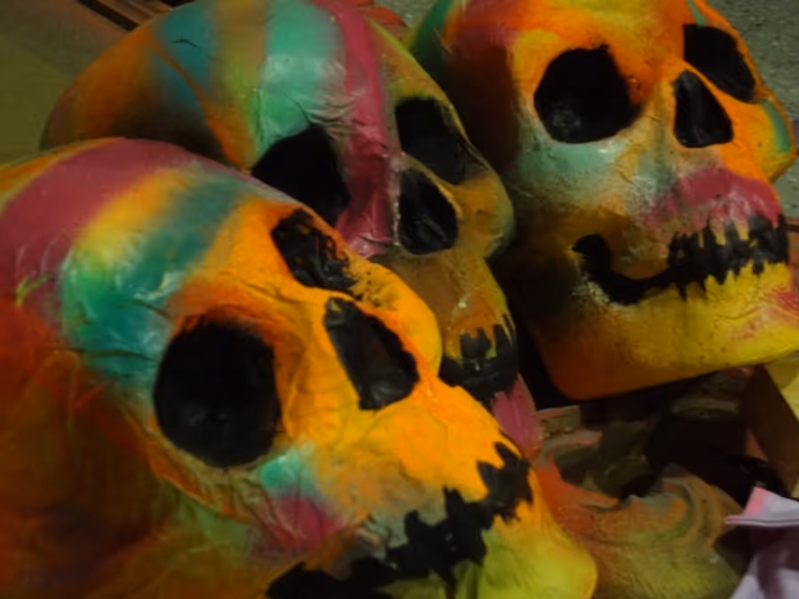 Photo Coverage: 'La Parka' se prepara para salir a escena Image
