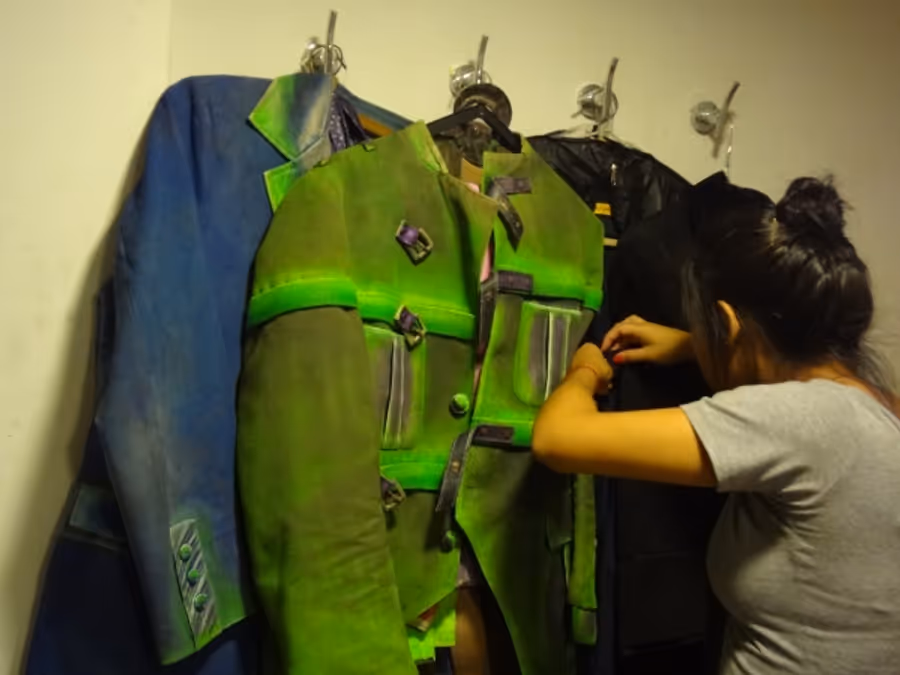 Photo Coverage: 'La Parka' se prepara para salir a escena Image