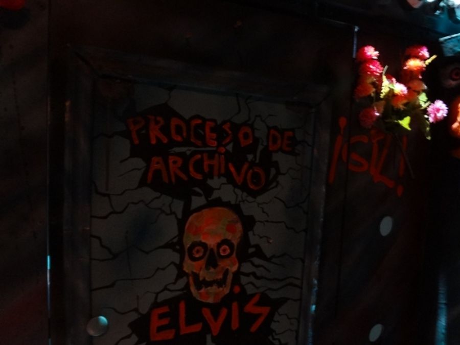 Photo Coverage: 'La Parka' se prepara para salir a escena Image