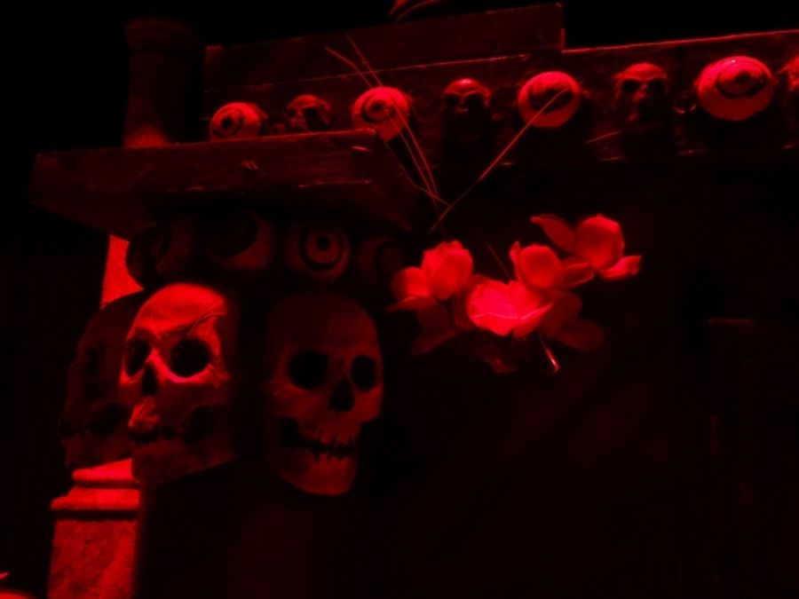 Photo Coverage: 'La Parka' se prepara para salir a escena Image