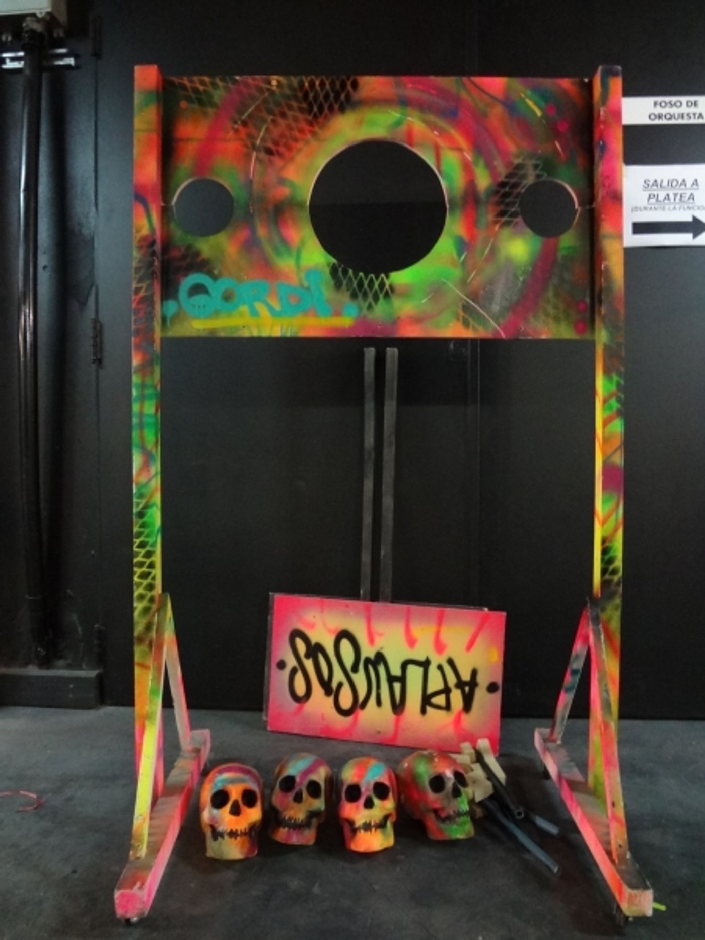 Photo Coverage: 'La Parka' se prepara para salir a escena  Image