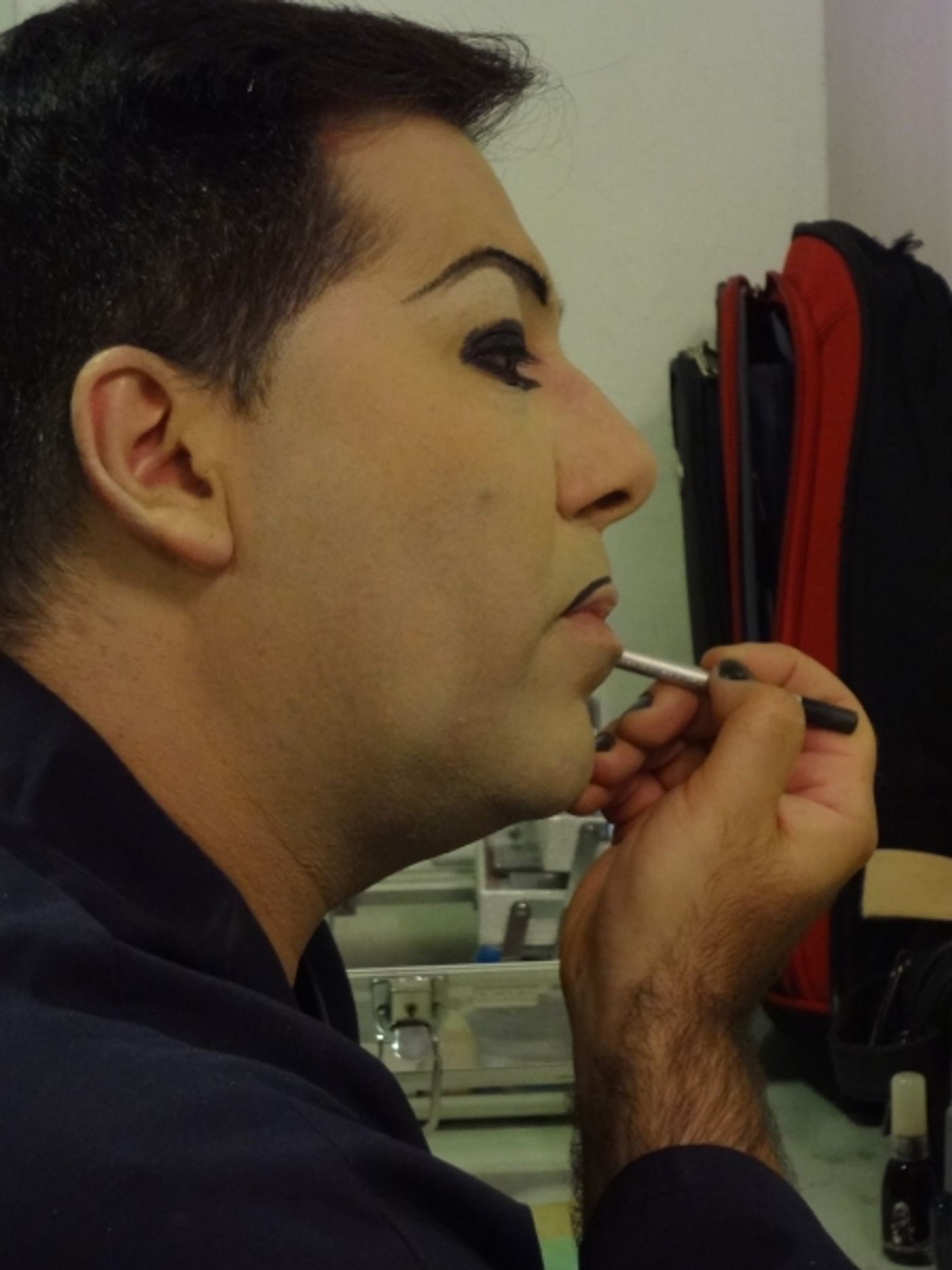 Photo Coverage: 'La Parka' se prepara para salir a escena  Image