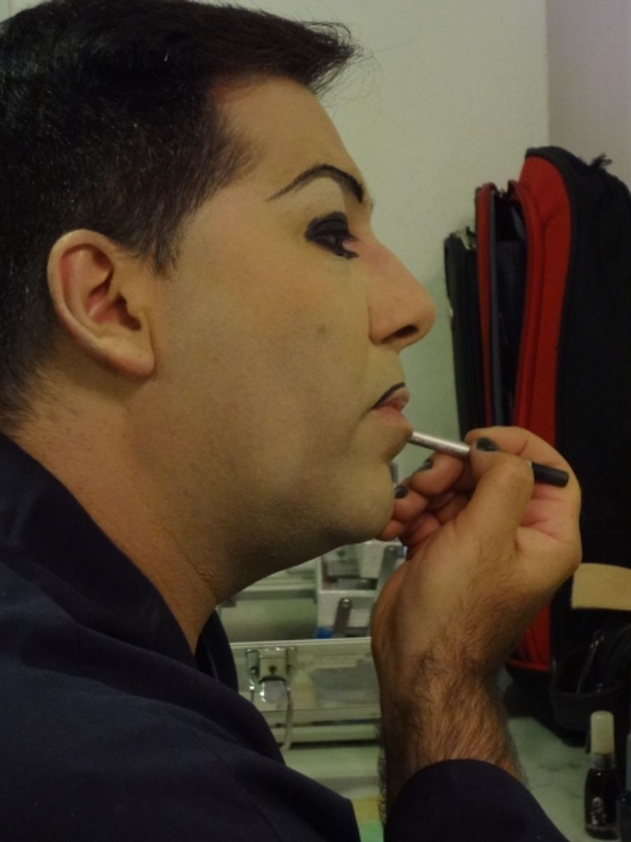 Photo Coverage: 'La Parka' se prepara para salir a escena Image