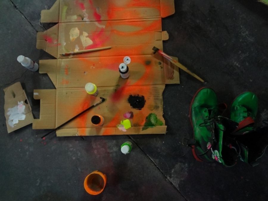 Photo Coverage: 'La Parka' se prepara para salir a escena Image